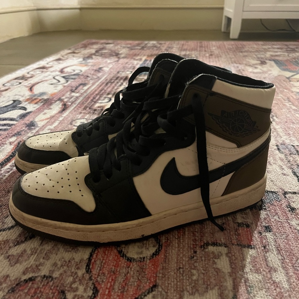 Jordan Mochas Sneakers with Classic Design